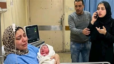 دخلنا المستشفي نبارك لأختي .. لكن بعد ثواني من رؤية الطفل ، جوزي سحبني للخارج وقال لي : أطلبي البوليس حالاً.. فوراً 😮