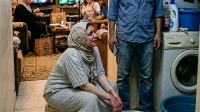 افتكـرت إن مـراتي الحـامل نايمـة وبتـريح فـي الأوضـة… لحـد ما لقيـت السـت الـلي وعـدتها بالأمـان واقـفة بتغـسل هـدوم أهـلي كلـهم،