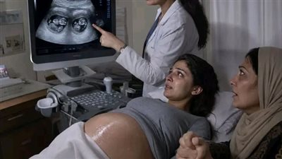 قصة حقيقية وواقعية حدثت في الإمارات💔 وقفت شابة عربية مكبلة اليدين أمام منصة القضاء