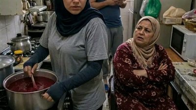 ماما، وبابا وأخوكِ تامر ومراته هبة جايين يوم السبت وهيقعدوا معانا شهر.