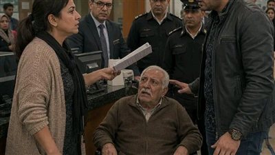أخويا كان بياخد أبويا البنك كل شهر عشان يسحب معاشه كله…