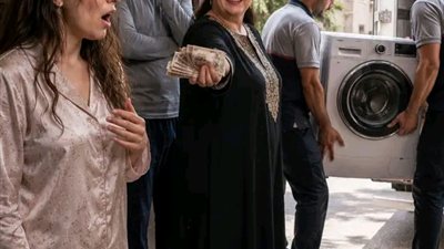 في اول شهر جواز حماتي دخلت عليا الاوضه وصحتني علشان تقولي